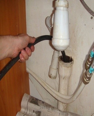 If the water comes out of the sink and flows smoothly, but the smell persists, then the siphon must be serviced.
