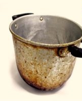 How to properly maintain a cast iron cauldron, common problems and storage