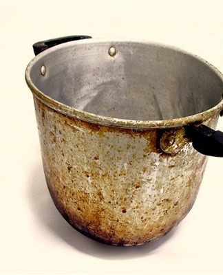 How to properly maintain a cast iron cauldron, common problems and storage