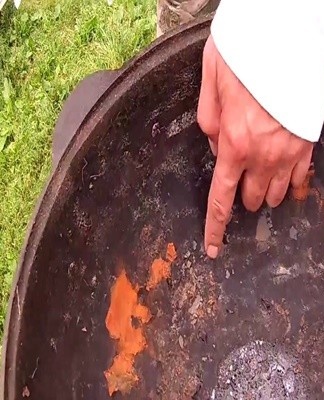 Moisture is the main enemy of the cast iron cauldron, because the material contains iron.