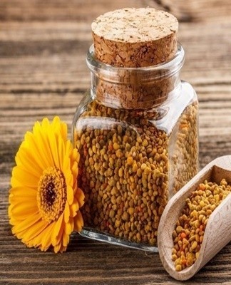 To preserve healing properties, raw materials are placed in glass containers with a tight lid.