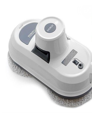 Magnetic robot vacuum cleaners