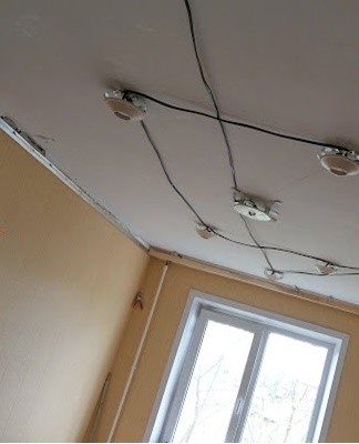 Before starting work, it is necessary to determine which wires refer to zero, phase and ground.