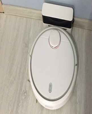 How much to charge the robot vacuum cleaner and what to do if this does not happen