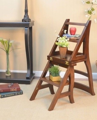 When looking closely at stepladders with wide steps in the store, you should pay attention to the knots at the junctions.