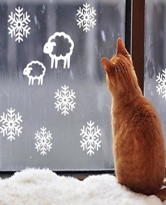 Snowflakes are easy to draw with a stencil.