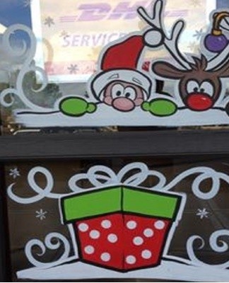 The main property of stained glass paints is the ability to provide strong adhesion to the base of the glass.