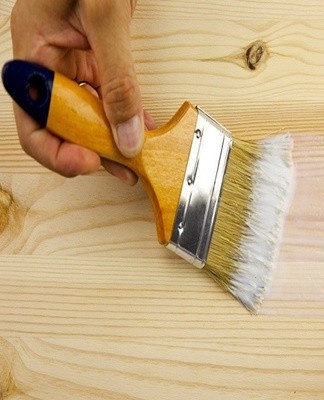 It is better to prime the MDF twice with the thinnest coat of primer than to pour the slabs with a liquid agent and wait for evaporation.