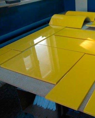 At the finishing stage (one month after painting), the MDF surface can be varnished.