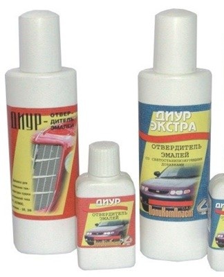 Substances are added to paint materials with a two-component composition, intended for decorating surfaces made of concrete, metal, wood.