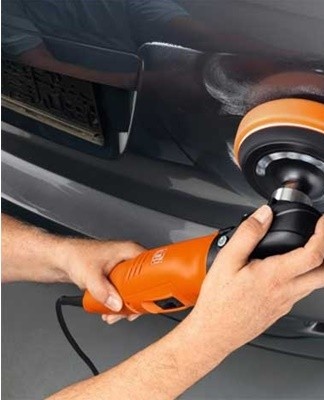 A polishing machine helps to completely remove damage to the varnish layer.