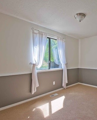 Using two colors, the wall is divided in the middle, closer to the floor or ceiling.