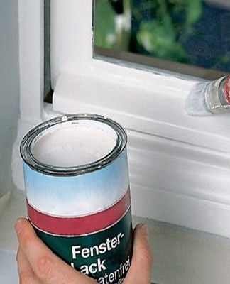 The paint is applied with a brush in two layers, spraying is done in one dense layer.