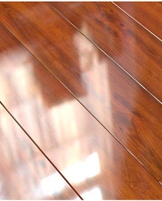 The chipboard is finished with different types of varnish: nitrocellulose, alkyd, polyurethane.