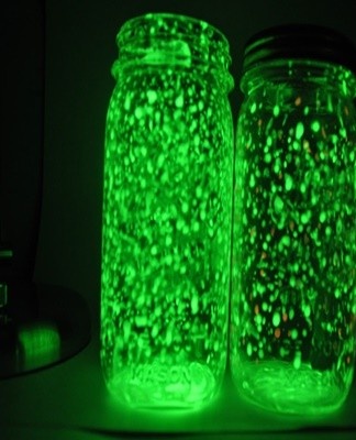 To mix the components, you need to take glass or ceramic dishes.