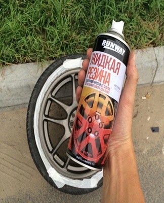 Usually old tires are painted with compounds called "liquid rubber".