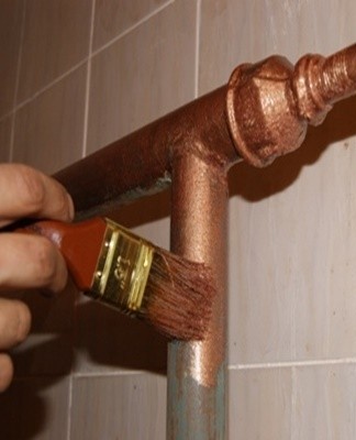 The paint is applied to a dry, clean and prepared substrate.