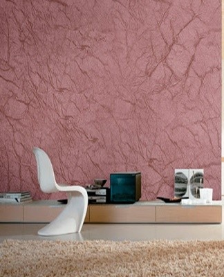 It is recommended to apply a primer before applying any composition to the wall.