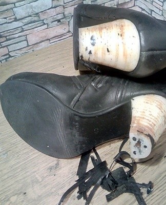 At the preparatory stage, in any case, the remnants of the coating are removed.