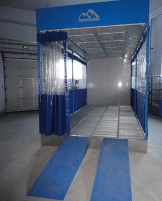 A self-painter with a water curtain is an upgraded version of the spray booth.