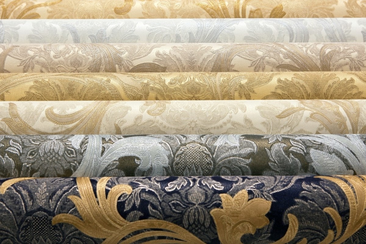 Non-woven wallpaper