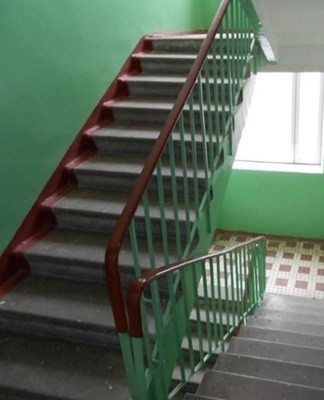 When choosing the order of work, it is important to take into account that the painted floor creates the maximum discomfort.