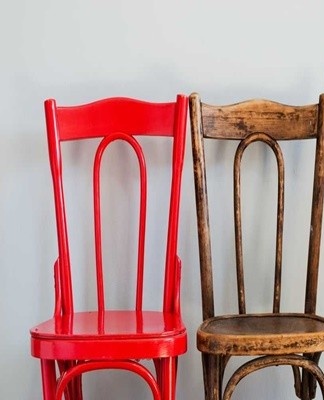 Using acrylic in painting, it is necessary to select the material that is suitable for specific working conditions.