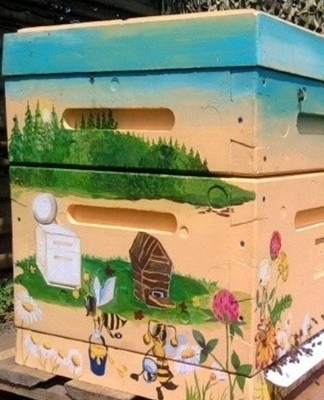 Beekeepers advise against dyeing hives in other colors.