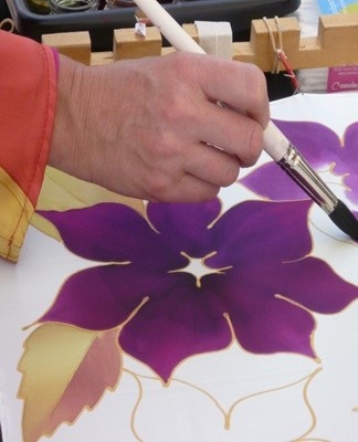 For painting fabrics, many additional techniques are used that help to accurately realize artistic ideas.