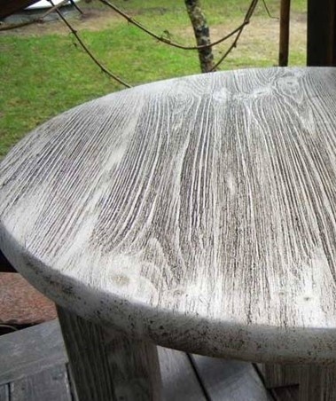 painting a wooden table